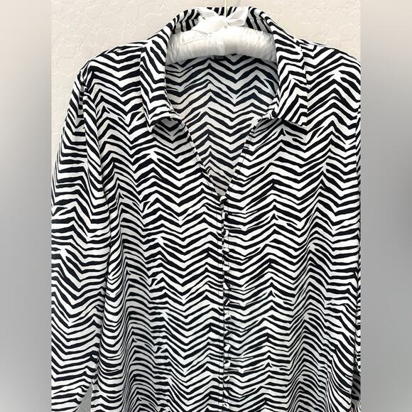 ALFANI | Black White Geometric Zigzag Button Up Blouse Modern Workwear | Large - Picture 4 of 8
